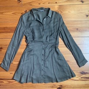 Long-sleeve green dress